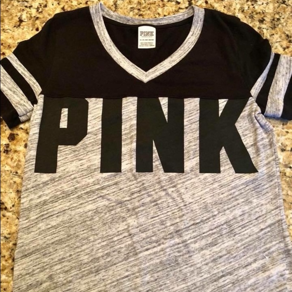 XS PINK black and heather gray v-neck. EUC